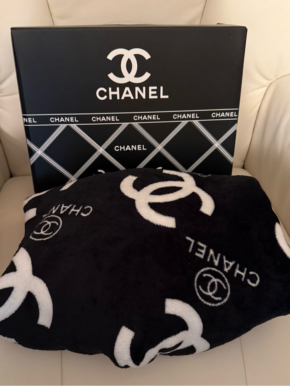 CC Black and White Logo Fashion Blanket Chanel Throw WITH BOX